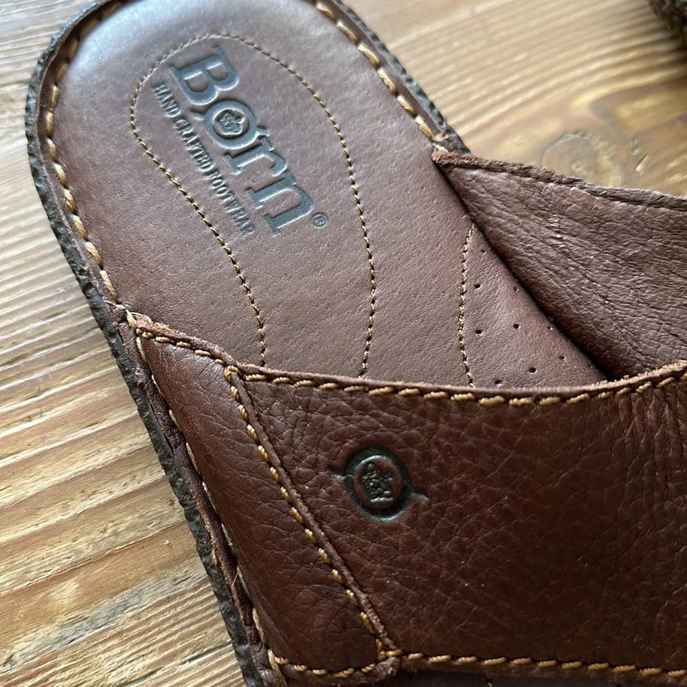 Born men’s brown leather sandals / flip flops beach pool summer spring